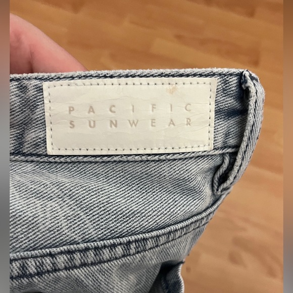 90’s Boyfriend Jeans with Butterfly Print - Picture 4 of 5